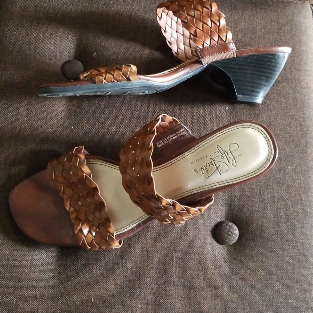 Life stride leather sandals